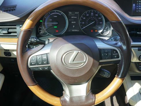Used 2016 Lexus ES 300h w/ Premium Package w/Wood Trim FWD image 23
