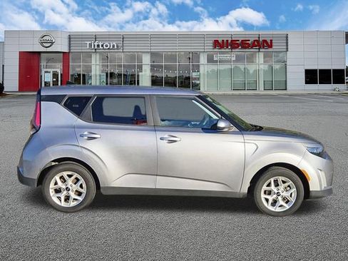 Used 2024 Kia Soul LX w/ Option Group 015 FWD image 3