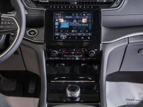 New 2025 Jeep Grand Cherokee Altitude image 20