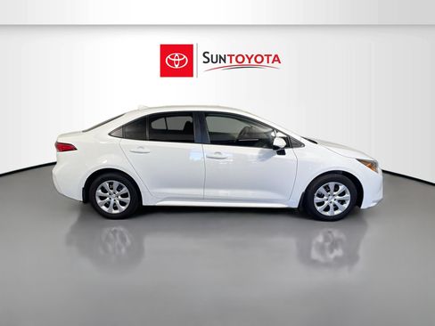 Used 2025 Toyota Corolla LE image 2