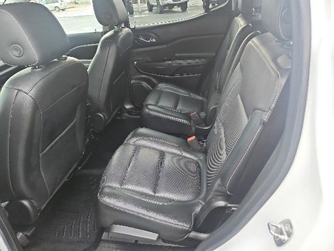 Used 2018 GMC Acadia SLT image 9