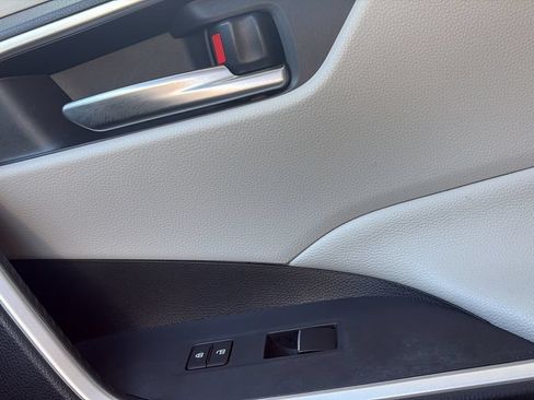 Used 2019 Toyota RAV4 XLE Premium FWD image 12
