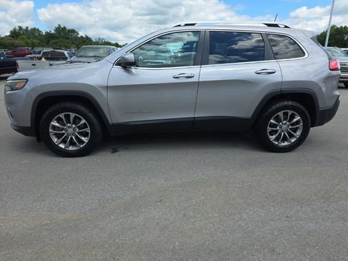 Used 2019 Jeep Cherokee Latitude Plus w/ Cold Weather Group AWD/4WD image 8