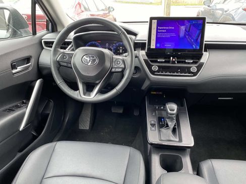 Used 2026 Toyota Corolla Cross XLE AWD/4WD image 11