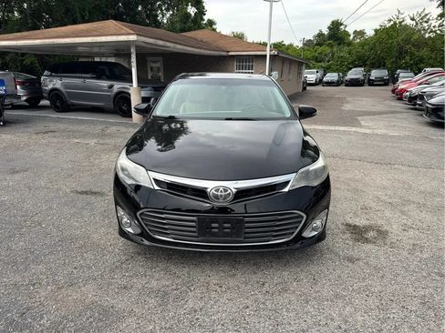 Used 2014 Toyota Avalon Limited w/ Technology Package FWD image 2