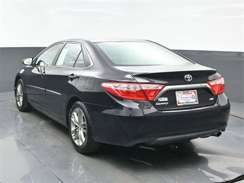 Used 2015 Toyota Camry SE image 4