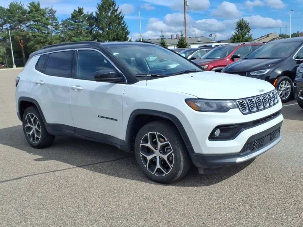 Used 2024 Jeep Compass Limited AWD/4WD image 3
