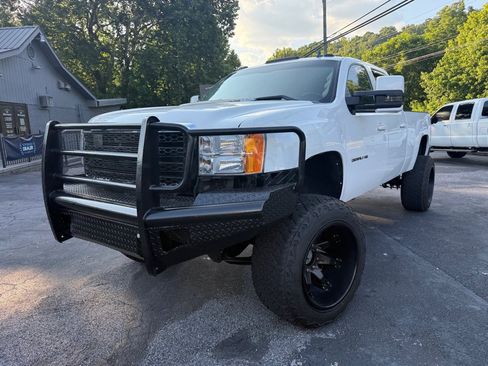 Used 2011 GMC Sierra 2500 Denali w/ Suspension Package, Off-Road AWD/4WD image 3