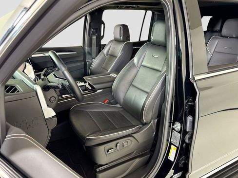 Used 2025 Cadillac Escalade ESV Premium Luxury AWD/4WD image 14
