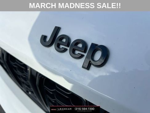 Used 2023 Jeep Grand Cherokee L Laredo image 31