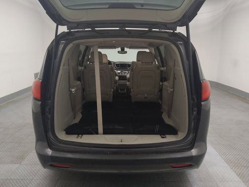 Used 2021 Chrysler Voyager Lxi FWD image 29