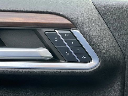 Used 2024 GMC Sierra 2500 SLT w/ SLT Premium Package image 29