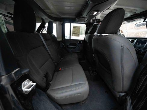 Used 2018 Jeep Wrangler Unlimited Sport S image 25