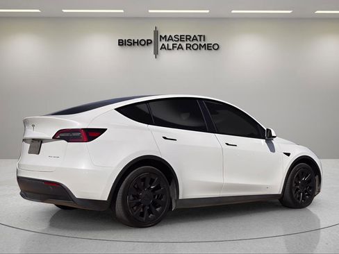 Used 2021 Tesla Model Y Long Range image 8