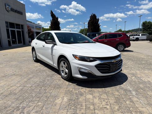 Used 2019 Chevrolet Malibu LS w/ LPO, Convenience Package 2 FWD image 2