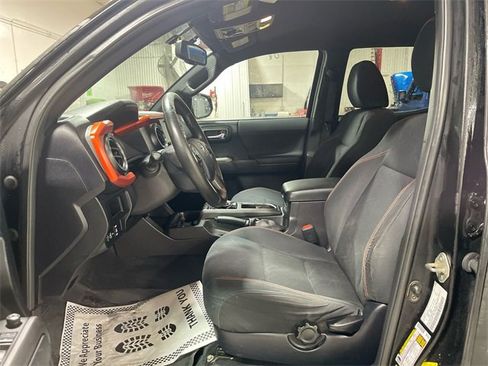 Used 2016 Toyota Tacoma TRD Off-Road image 11