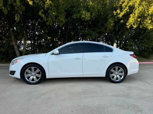 Used 2016 Buick Regal image 2