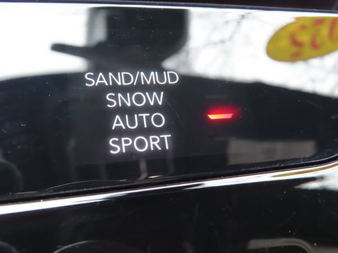 Certified 2025 Jeep Grand Cherokee Limited AWD/4WD image 8