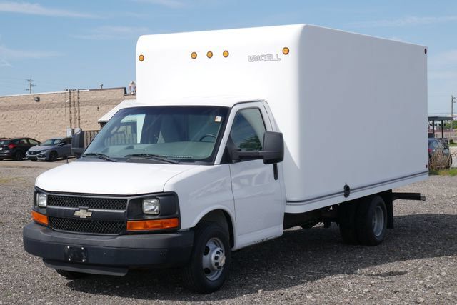 Used 2016 Chevrolet Express 3500 RWD image 4