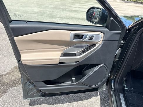 Used 2023 Ford Explorer Limited w/ Limited Technology Package image 13