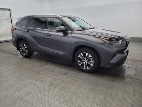Used 2021 Toyota Highlander XLE image 11