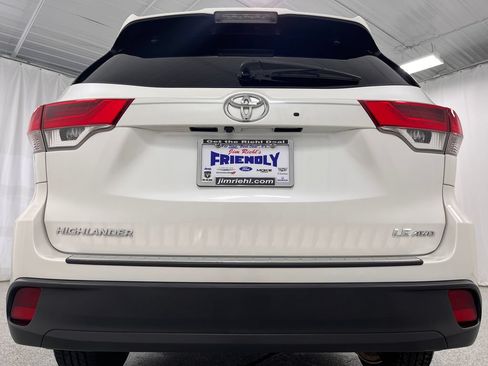 Used 2019 Toyota Highlander Plus AWD/4WD image 7