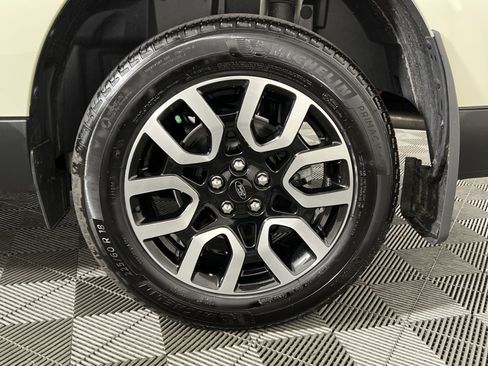 Used 2024 Ford Maverick Lariat image 12