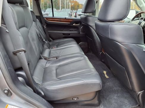 Used 2020 Lexus LX 570 4WD w/ 3rd Row & Luxury Pkg image 21