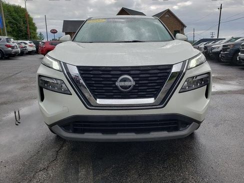 Used 2022 Nissan Rogue SV image 2