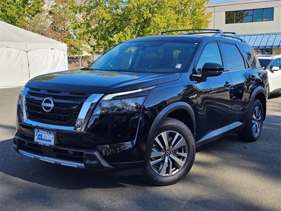 New 2025 Nissan Pathfinder SL w/ Cargo Package