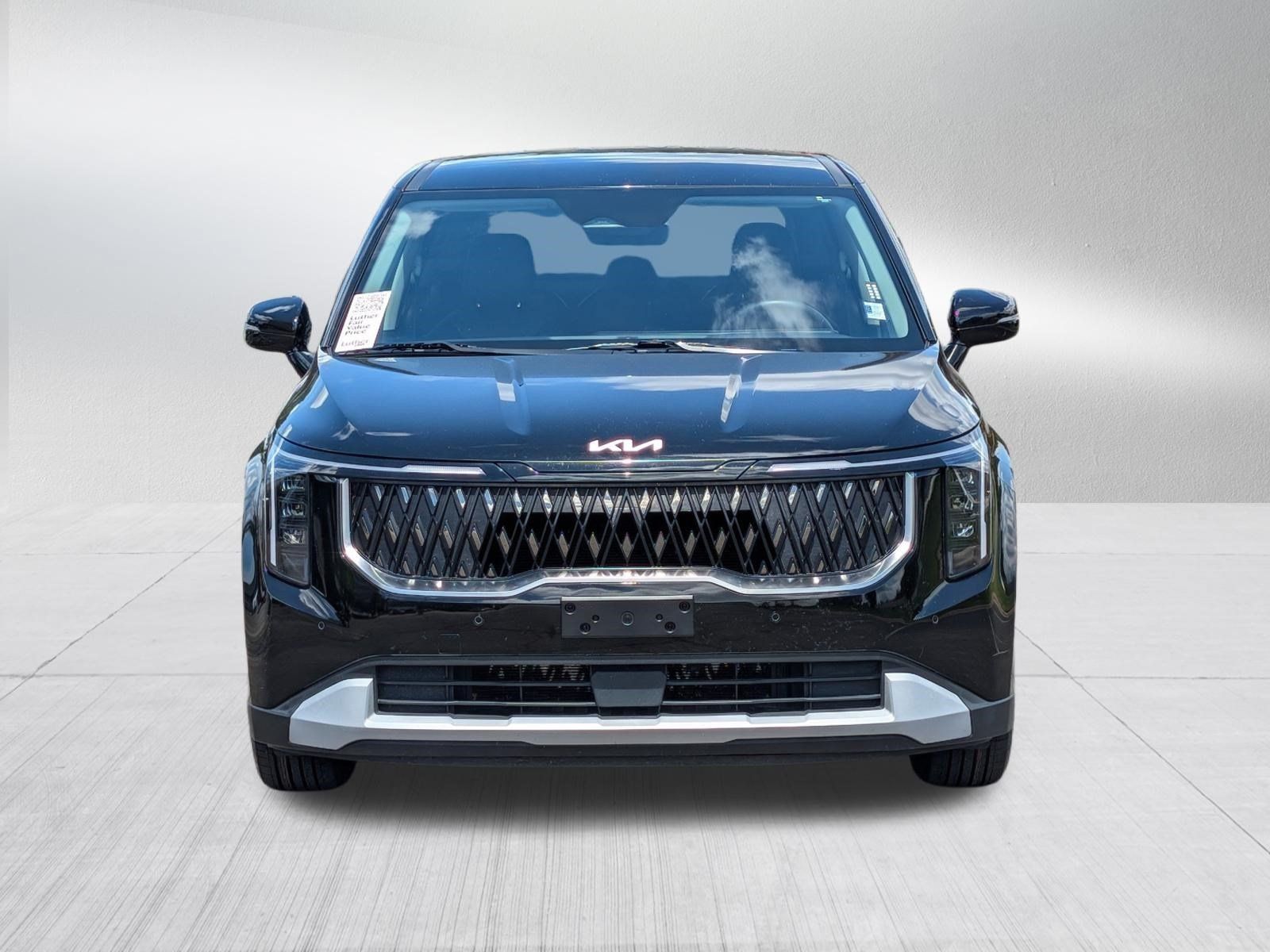 Certified 2025 Kia Carnival FWD image 2