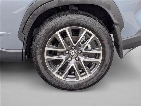 Used 2026 Toyota Corolla Cross XLE w/ Convenience Package image 24