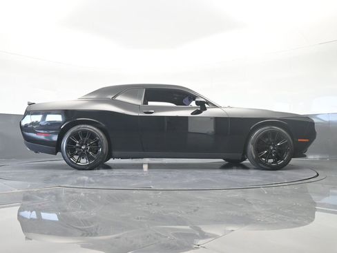 Used 2019 Dodge Challenger SXT image 59
