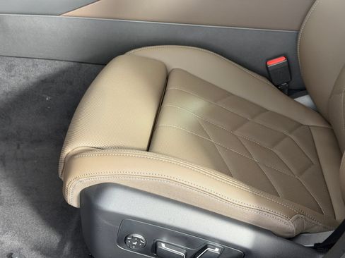 Used 2027 BMW 530i w/ Premium Package RWD image 14