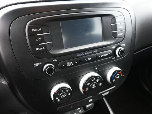 Used 2015 Kia Soul + image 19