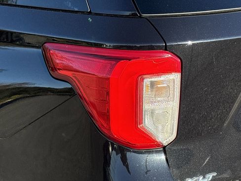 Certified 2022 Ford Explorer XLT w/ Equipment Group 202A image 7