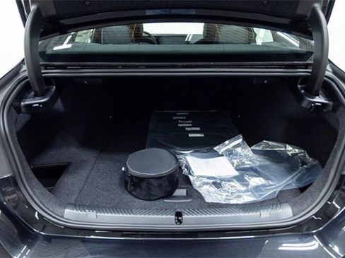 New 2026 BMW i5 eDrive40 image 13