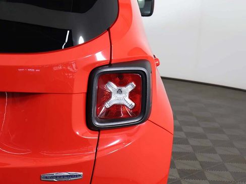 Used 2019 Jeep Renegade Latitude w/ Cold Weather Group AWD/4WD image 14