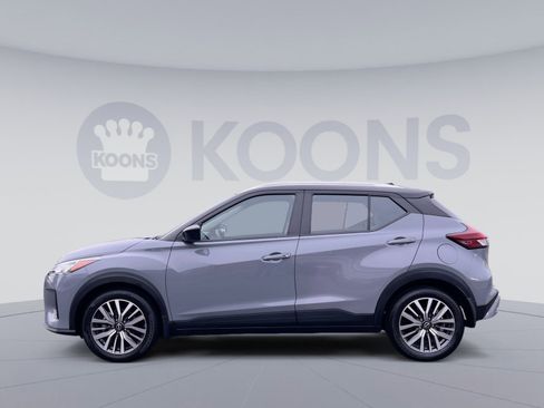 Used 2023 Nissan Kicks SV image 2