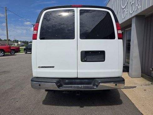 Used 2017 Chevrolet Express 3500 RWD image 6