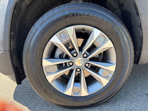 Used 2025 Chevrolet Equinox LT FWD image 30