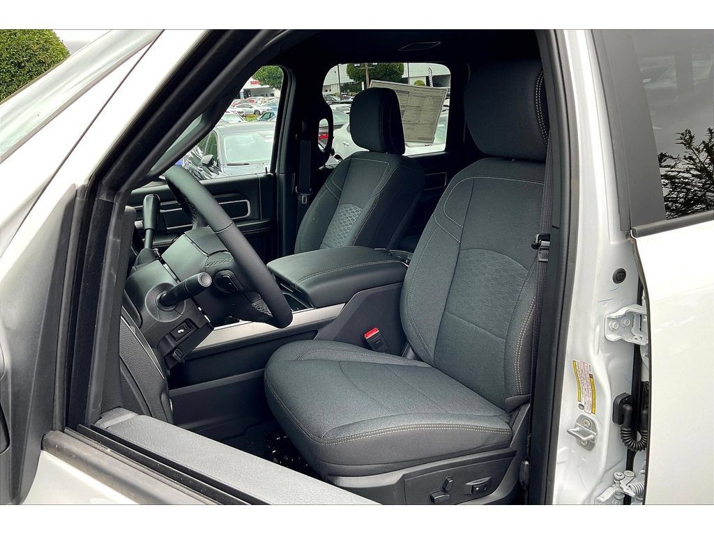 Used 2025 RAM 2500 Big Horn AWD/4WD image 9
