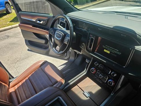 Used 2023 GMC Yukon Denali Ultimate AWD/4WD image 25