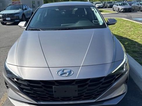 Used 2023 Hyundai Elantra SE FWD image 3