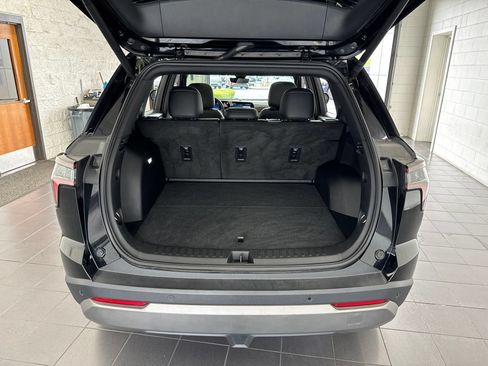 Used 2025 Chevrolet Equinox LT w/ Convenience Package II FWD image 9