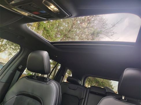 New 2025 Jeep Grand Cherokee Altitude image 4