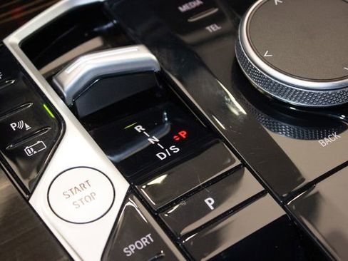 Used 2025 BMW X5 xDrive50e image 33