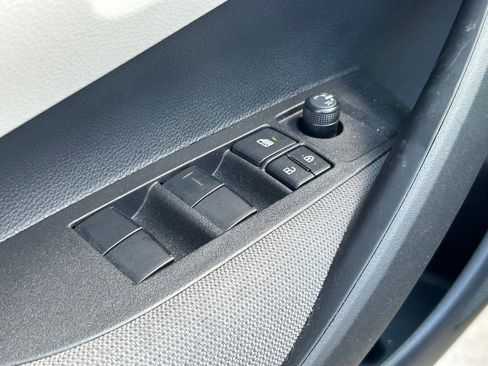Used 2025 Toyota Corolla LE image 22