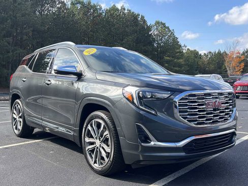 Used 2018 GMC Terrain Denali w/ Advanced Safety Package image 4