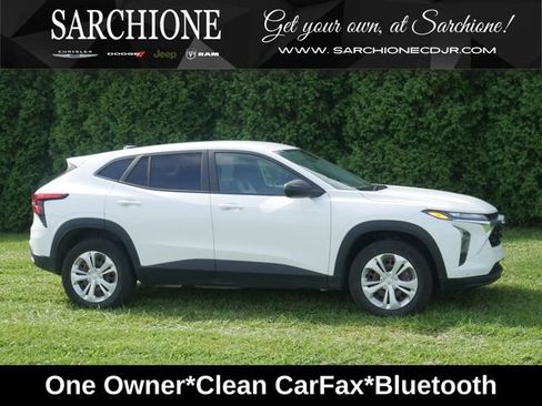Used 2024 Chevrolet Trax LS FWD image 1